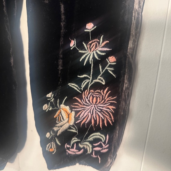 Johnny Was Santal Black Velvet Joggers - Picture 3 of 5